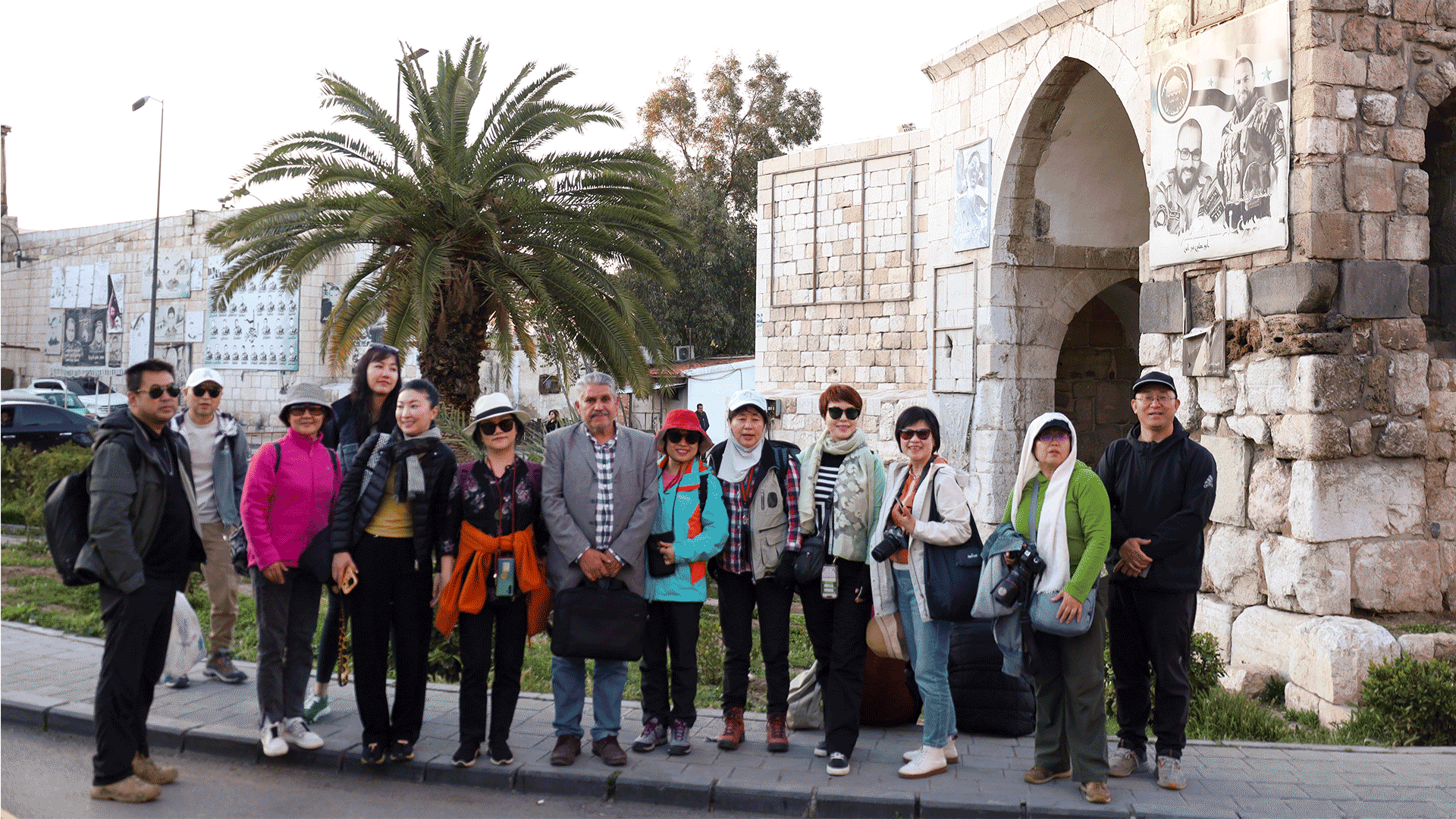 Nawafir Travel welcomes Chinese tourists in the Old Town of Damascus, with the Bab Touma Square serving as a captivating backdrop.